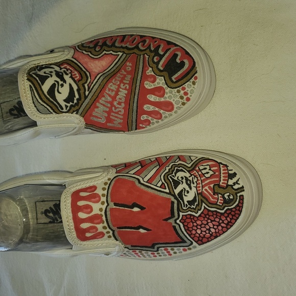 Vans Custom Kicks University of Wisconsin Slip-On Sz. M 7.5 W 9 Shoes Sneakers - Picture 2 of 9